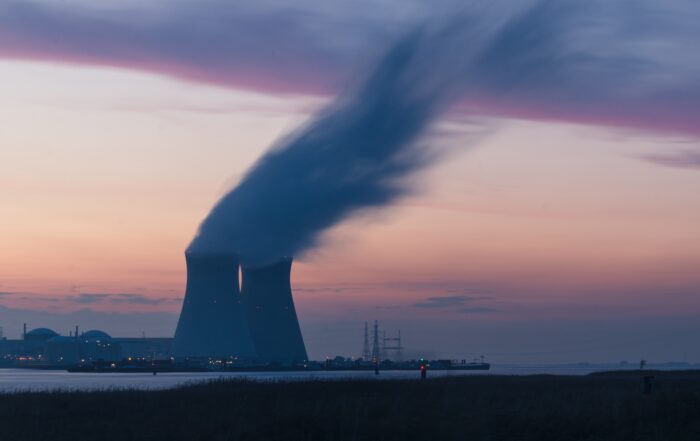 Atomkraftwerk am Abend
